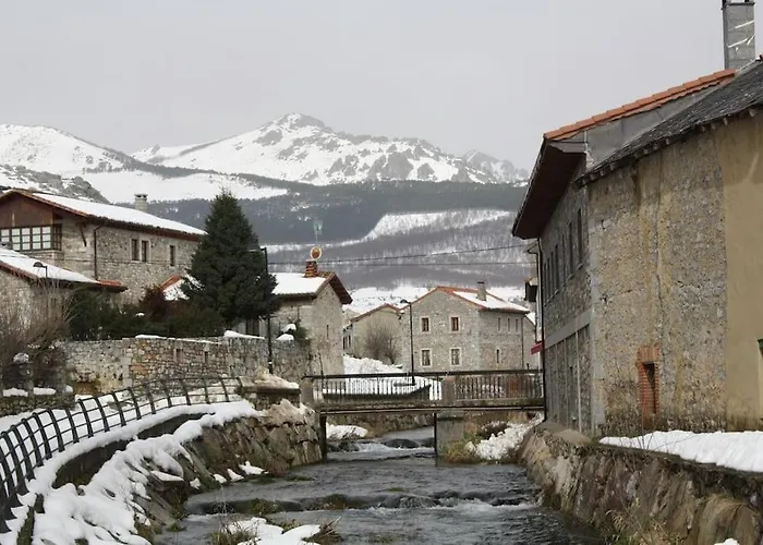 La Casa De Juan El Cantero Holiday home *